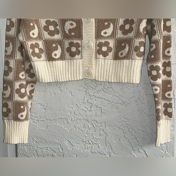 American Eagle Outfitters Yin & Yang w/ Flowers Cropped Cardigan - Picture 3 of 9